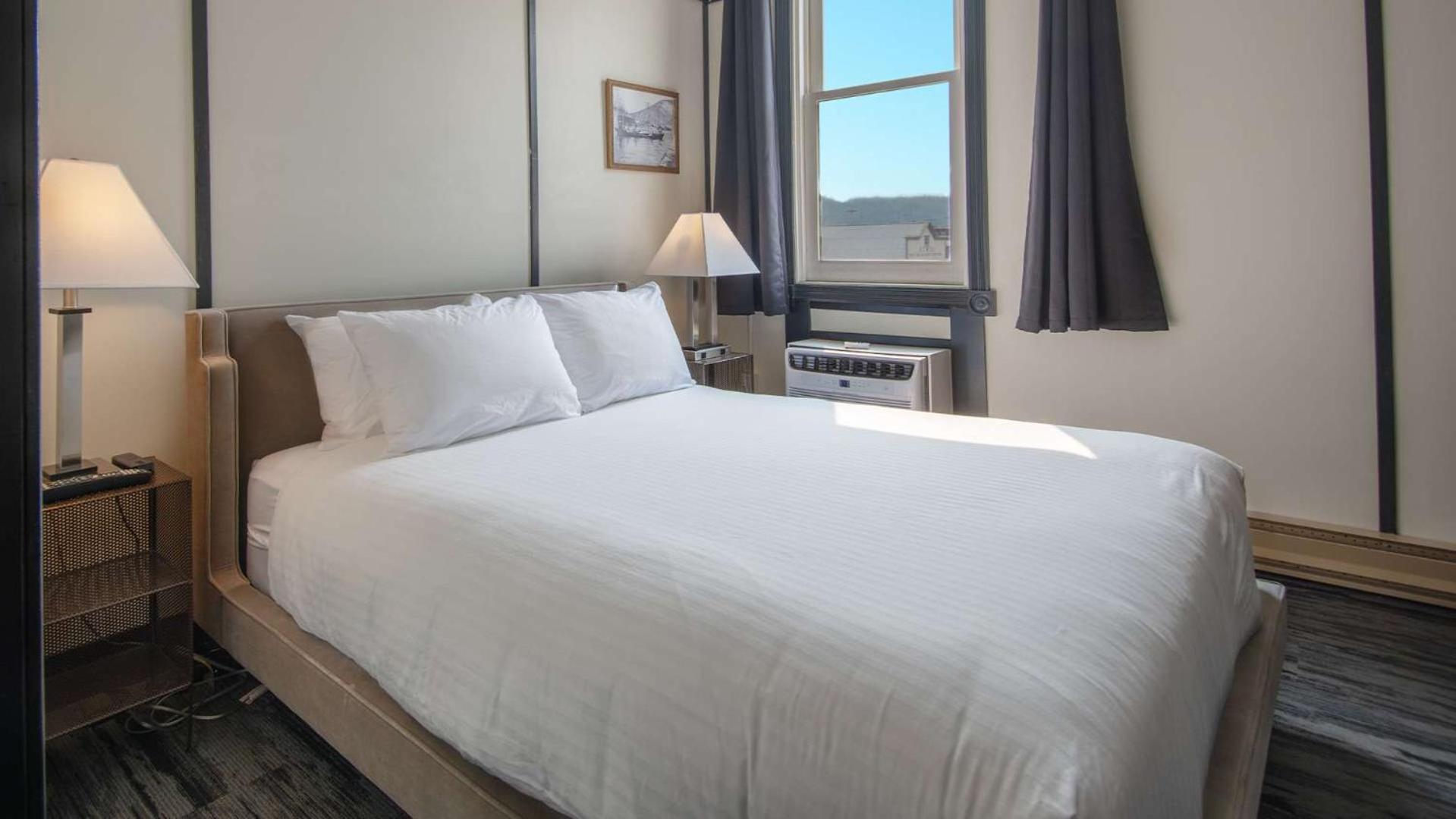 Midnight Sun, A Coast Hotel Dawson City Exterior photo