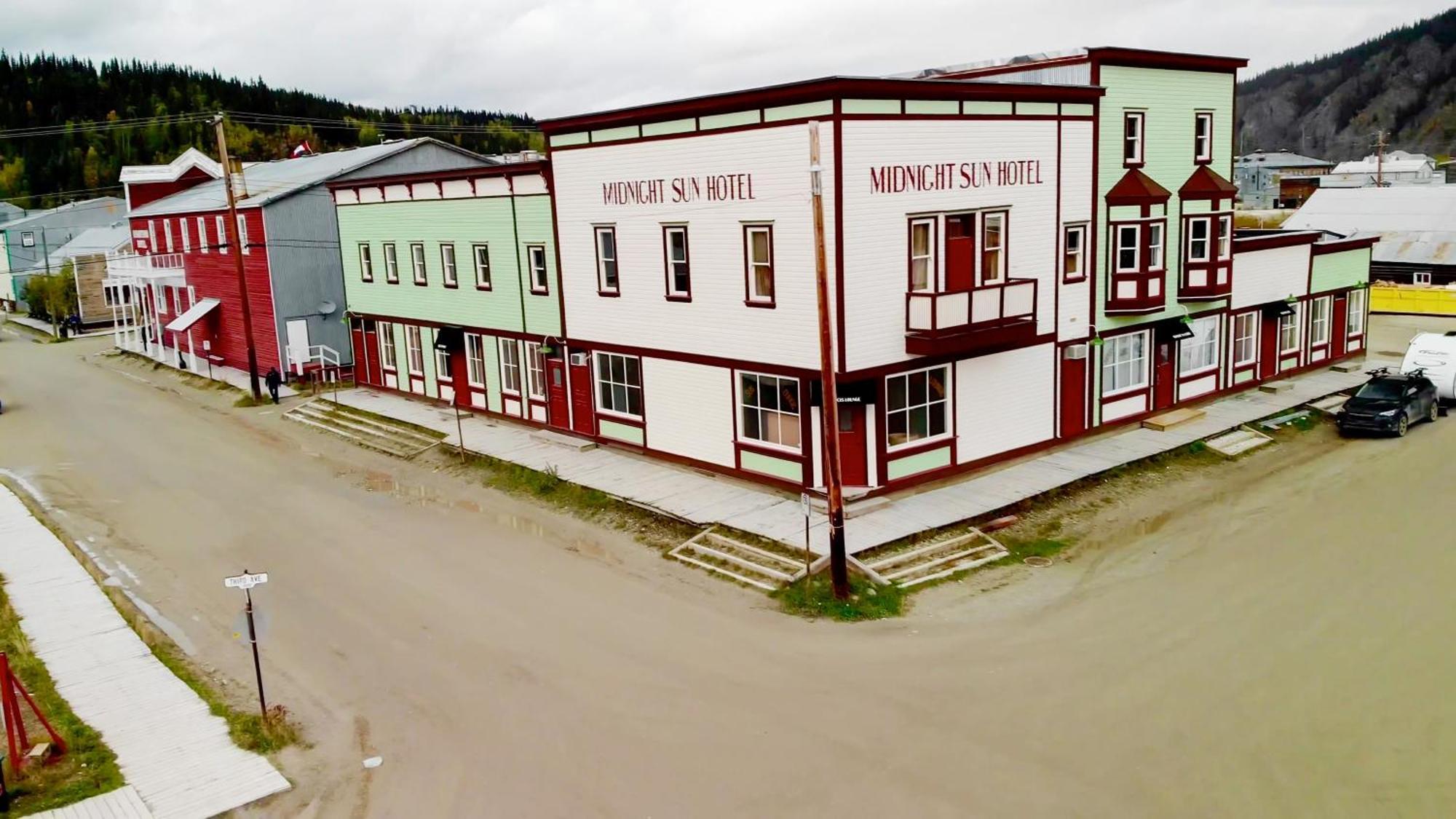 Midnight Sun, A Coast Hotel Dawson City Exterior photo