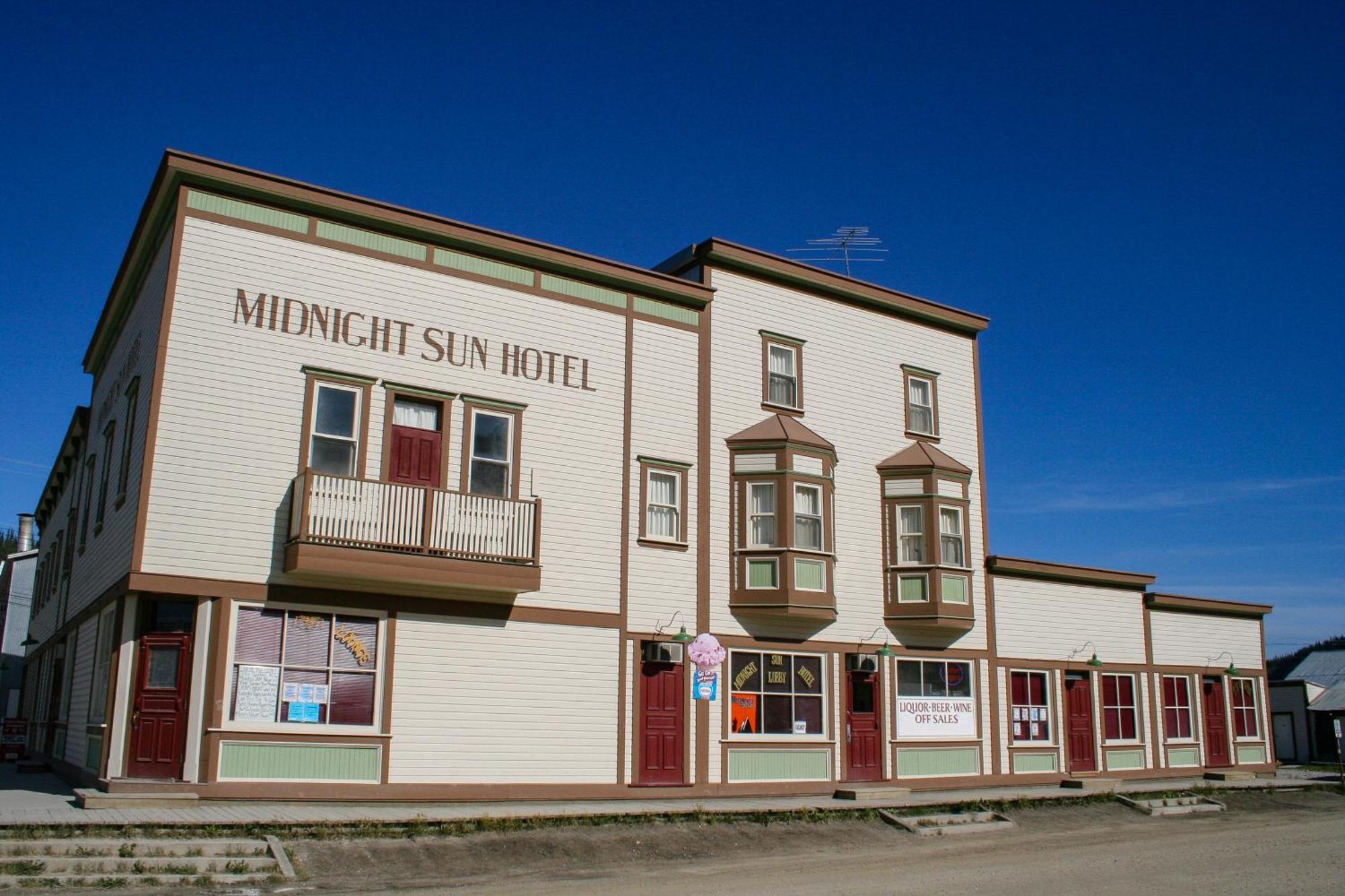 Midnight Sun, A Coast Hotel Dawson City Exterior photo